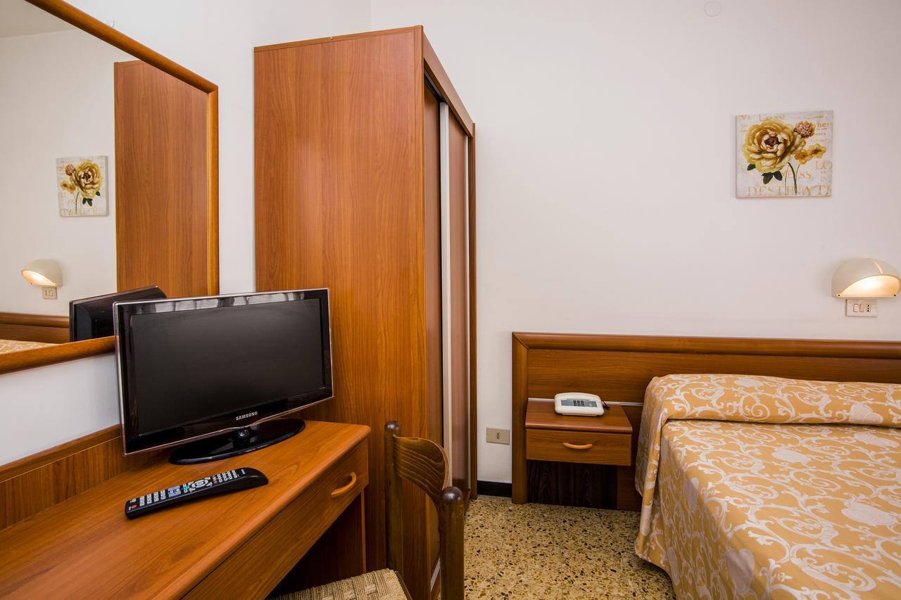 B&B Hotel Costa Azzurra Spotorno Eksteriør bilde